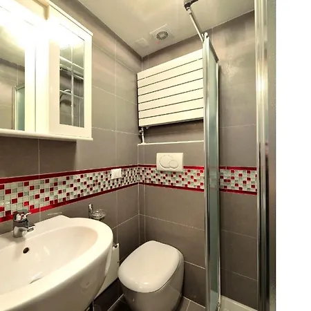 Castello Di Godego Sleeps 6 Air Con Wifi 아파트 *